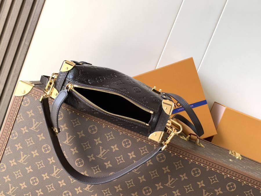 Louis Vuitton Handbag M26304 5B39