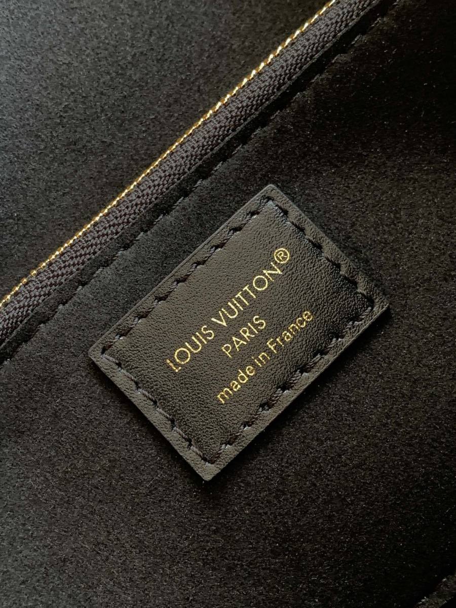 Louis Vuitton Handbag M27266 6A7A