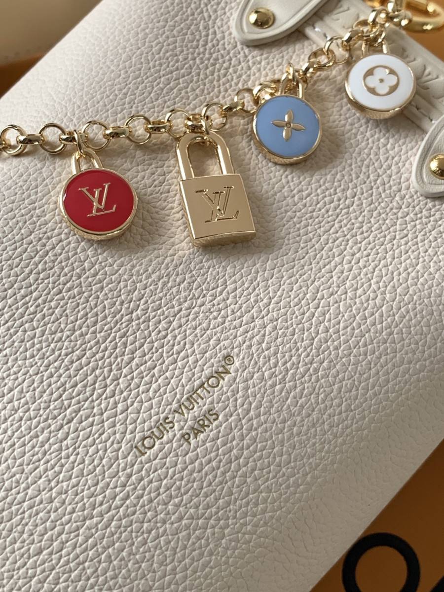 Louis Vuitton Handbag M27438 FF36