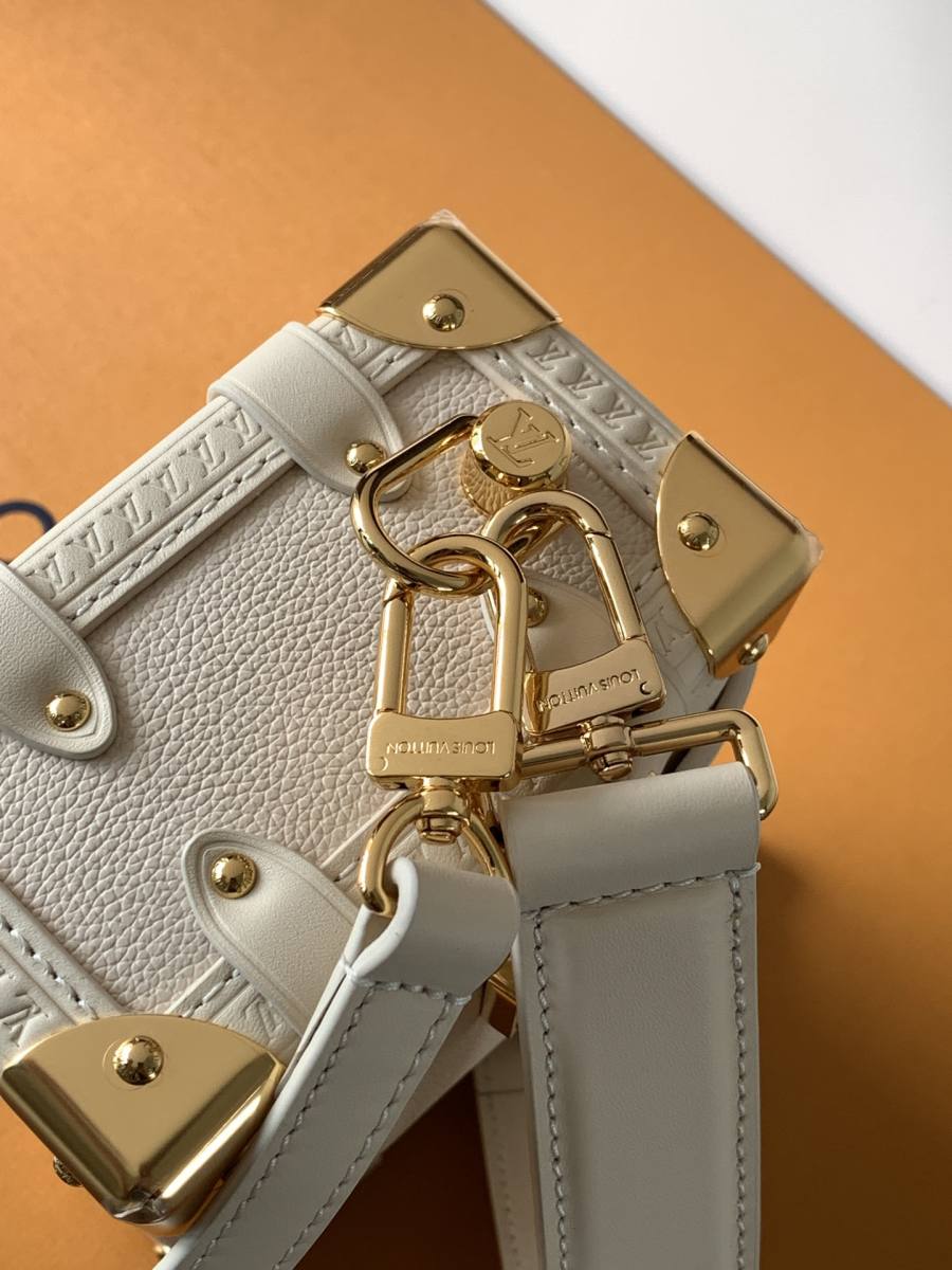 Louis Vuitton Handbag M27438 FF36