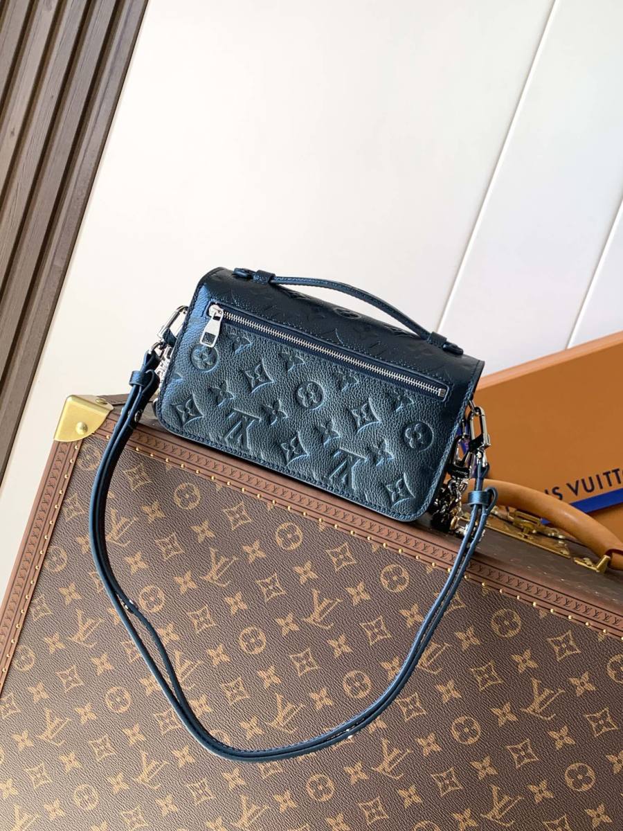 Louis Vuitton Handbag M46595 D85E