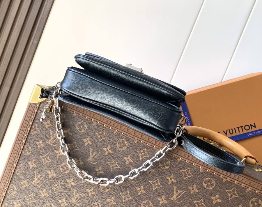 Louis Vuitton Handbag M46595 D85E