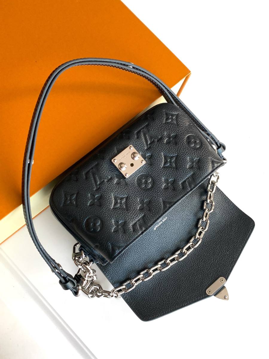 Louis Vuitton Handbag M46595 D85E