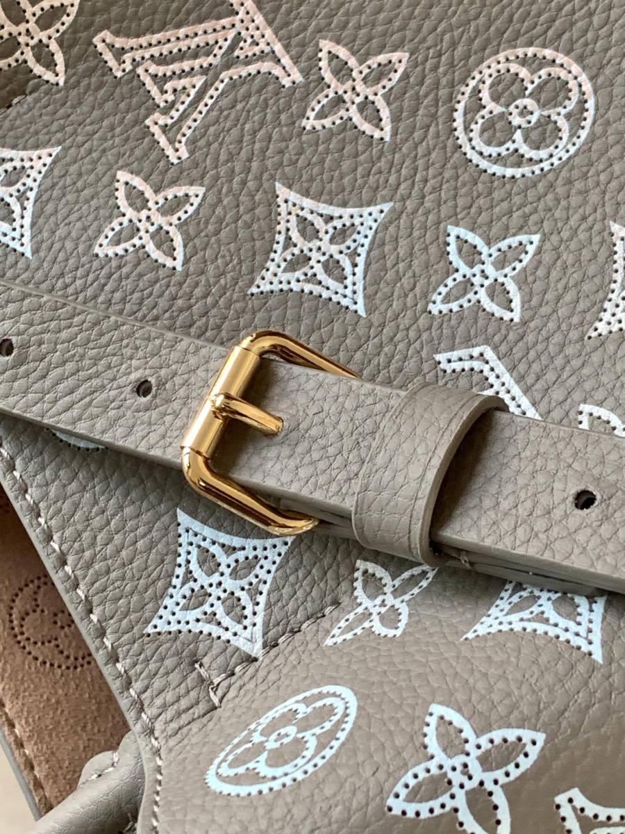 Louis Vuitton Handbag M59203 8470