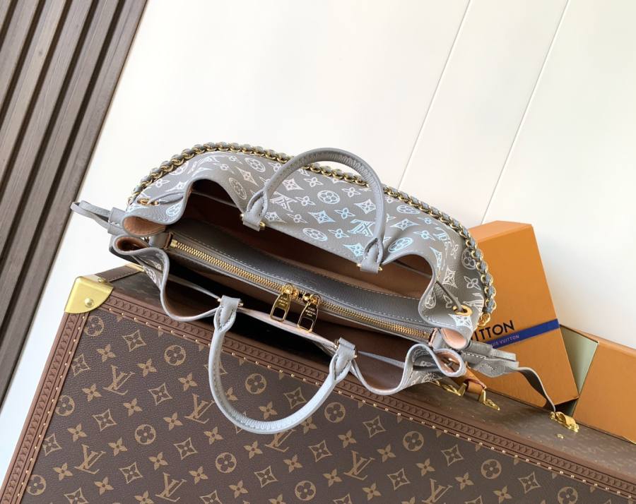 Louis Vuitton Handbag M59203 8470