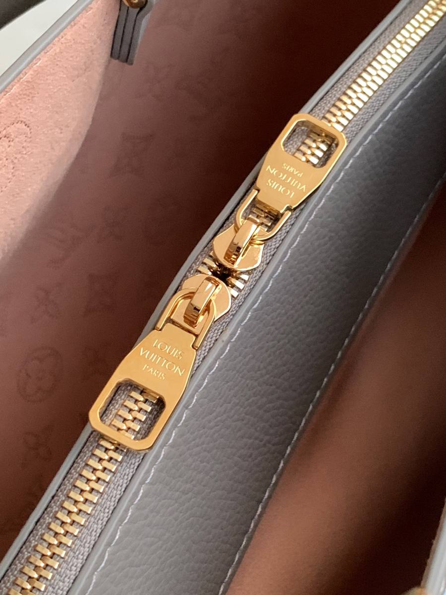Louis Vuitton Handbag M59203 8470