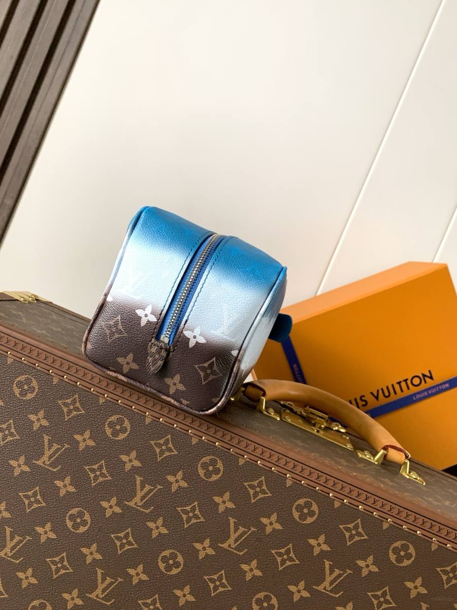 Louis Vuitton Locker Dopp Kit M28228 24 x 15 x 12 CF4E