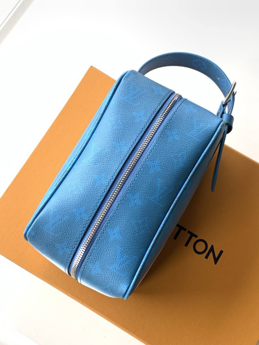 Louis Vuitton Locker Dopp Kit M28228 24 x 15 x 12 CF4E