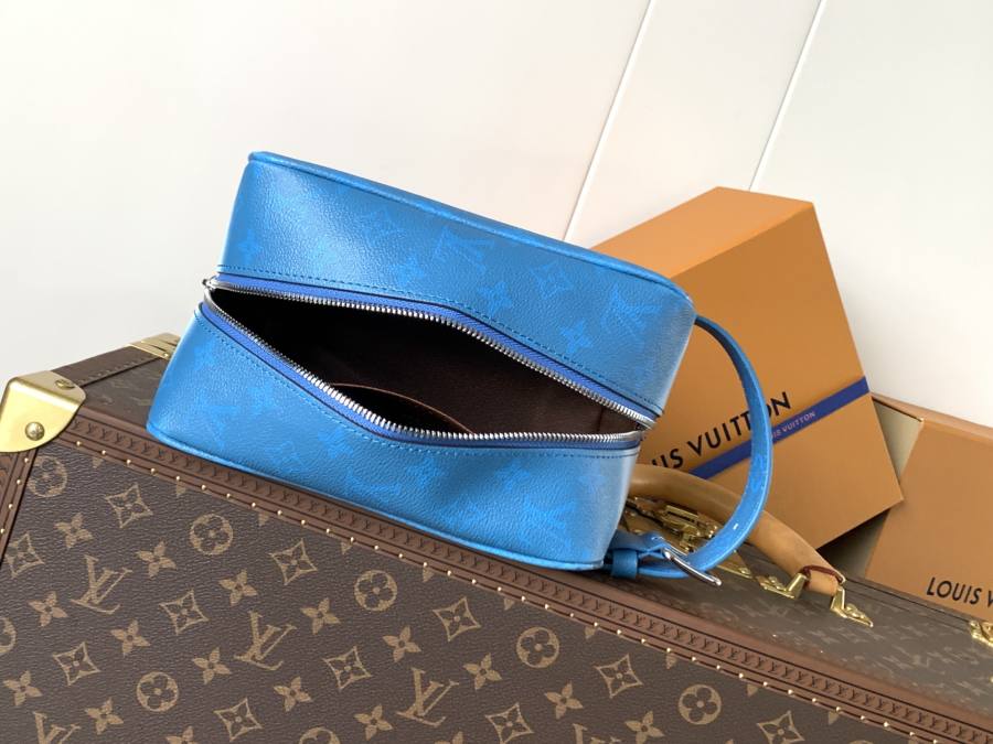 Louis Vuitton Locker Dopp Kit M28228 24 x 15 x 12 CF4E