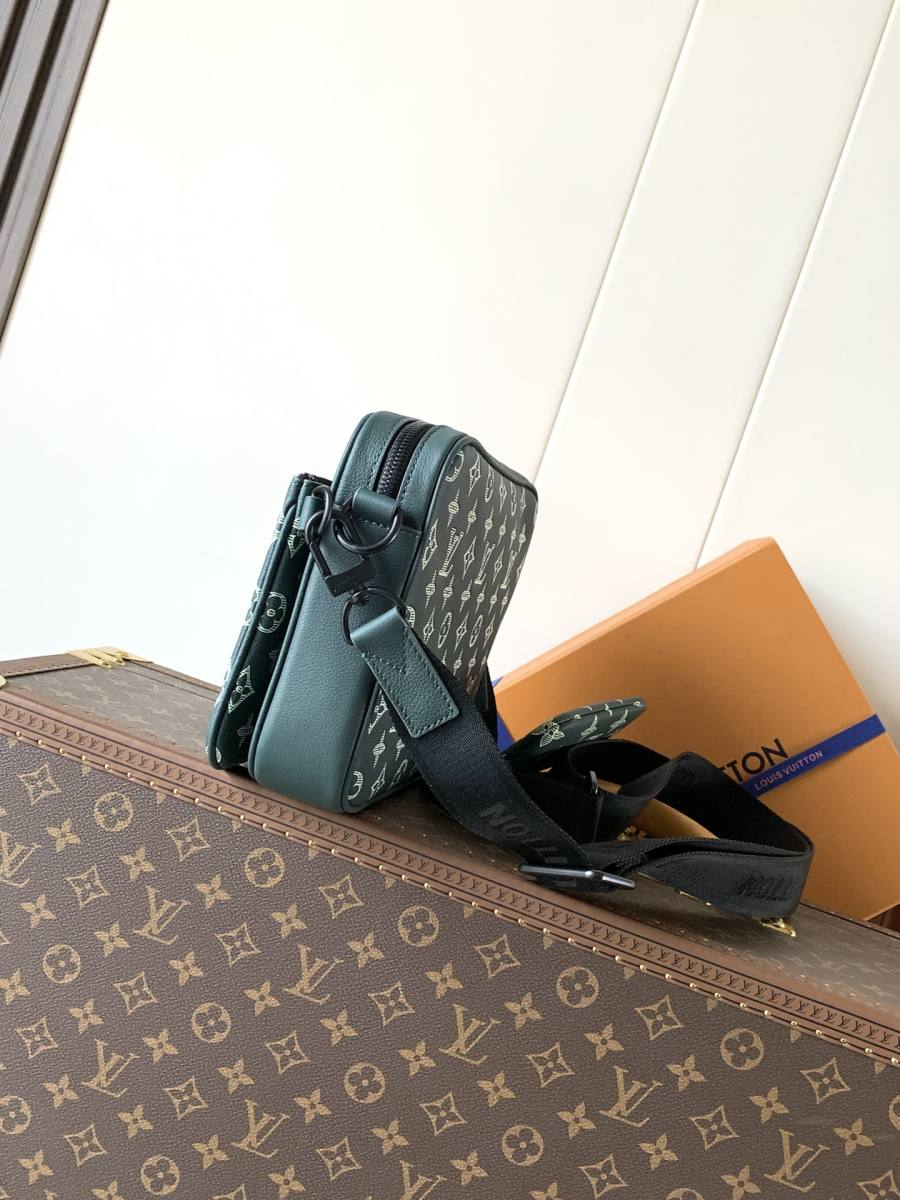 Louis Vuitton Messenger M27154 02C2