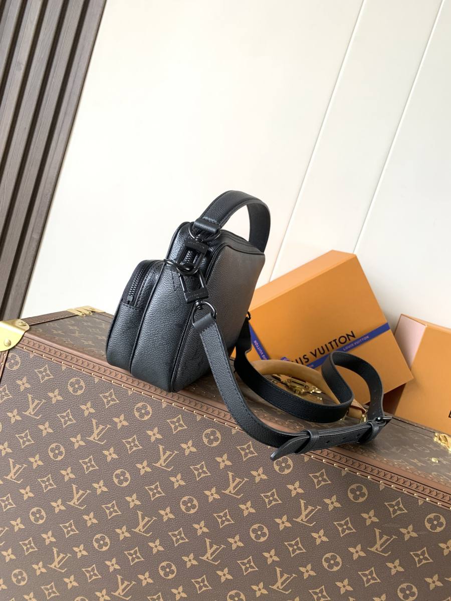 Louis Vuitton Nil Messenger M26783 27 x 20 x 7 5EC0