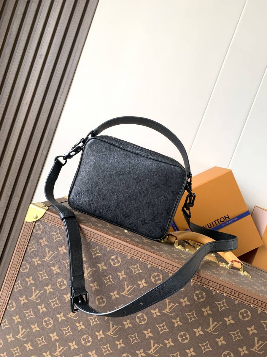 Louis Vuitton Nil Messenger M26783 27 x 20 x 7 5EC0