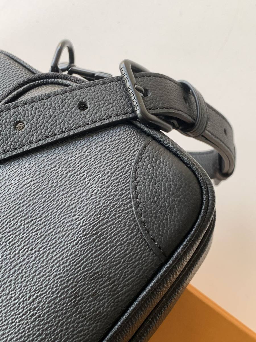 Louis Vuitton Nil Messenger M26783 27 x 20 x 7 5EC0