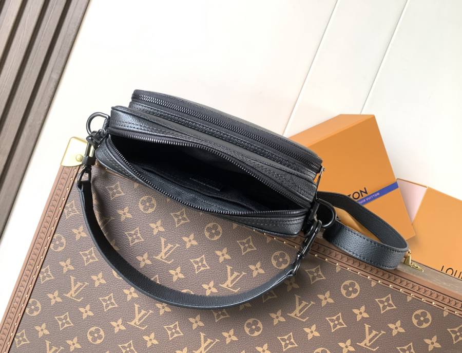 Louis Vuitton Nil Messenger M26783 27 x 20 x 7 5EC0