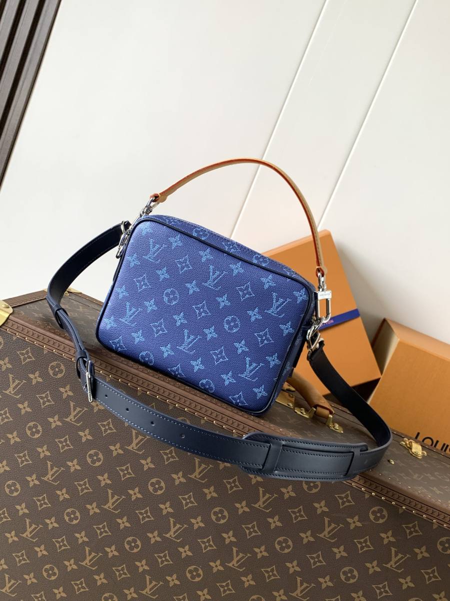 Louis Vuitton Nil Messenger M26823 27 x 20 x 7 F7D5