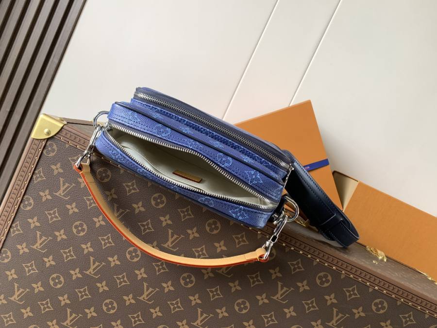Louis Vuitton Nil Messenger M26823 27 x 20 x 7 F7D5