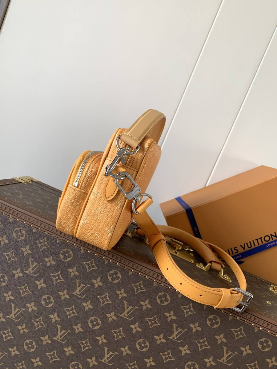 Louis Vuitton Nil Messenger M27232 27 x 20 x 7 4C0F