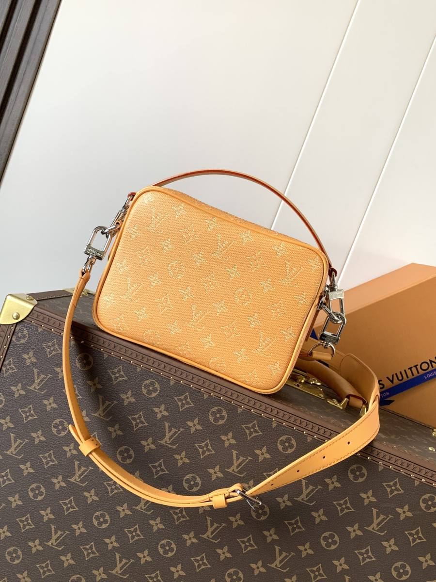 Louis Vuitton Nil Messenger M27232 27 x 20 x 7 4C0F