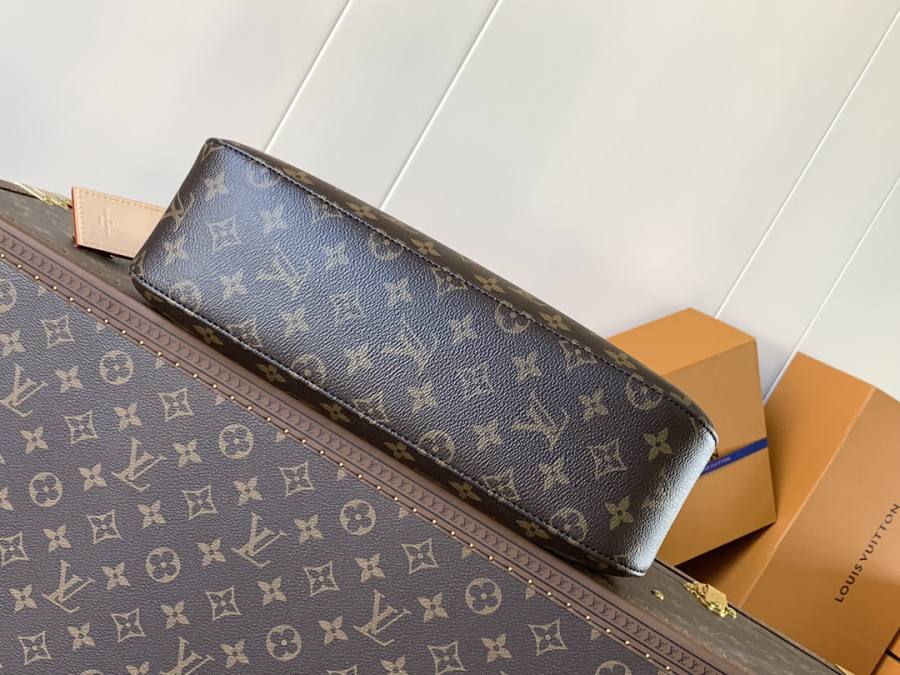 Louis Vuitton Retiro PM M11952 32 x 24 x 15 563A