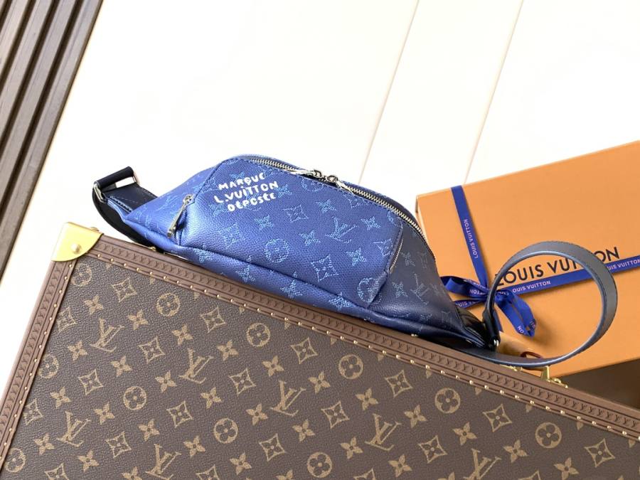 Louis Vuitton Rush Bumbag M26821 37 x 14 x 8 CF84