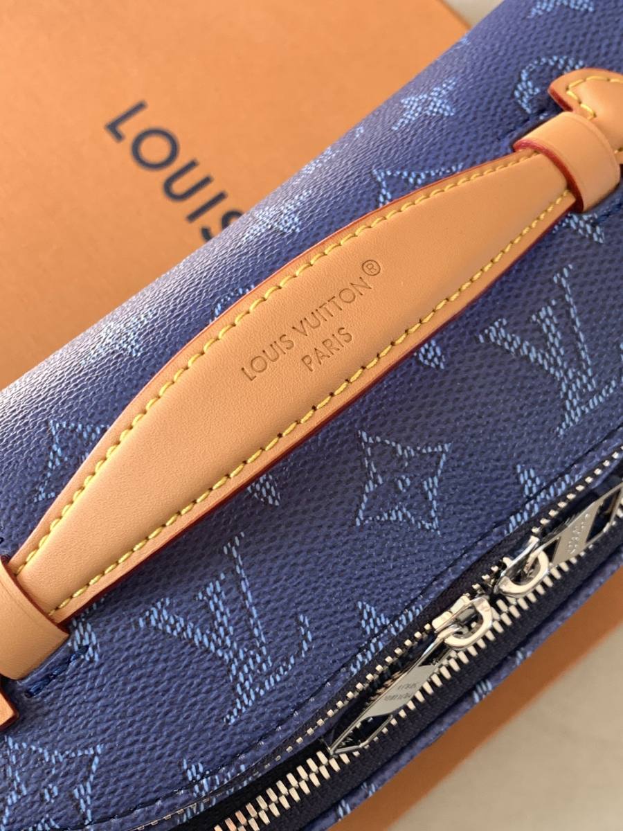 Louis Vuitton Rush Bumbag M26821 37 x 14 x 8 CF84
