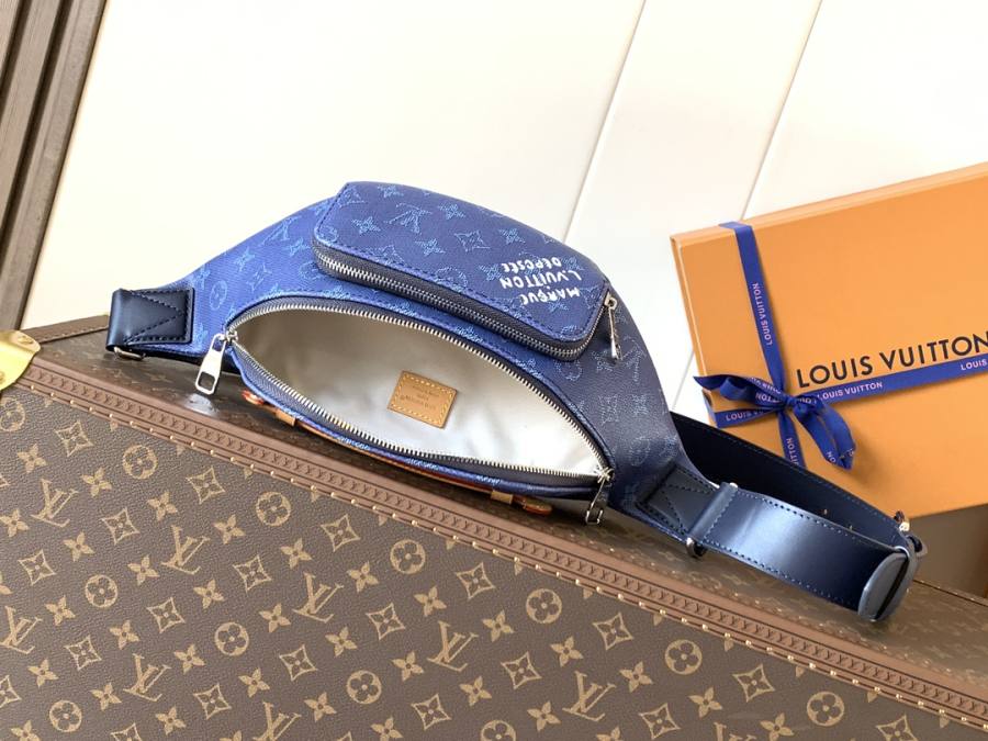 Louis Vuitton Rush Bumbag M26821 37 x 14 x 8 CF84