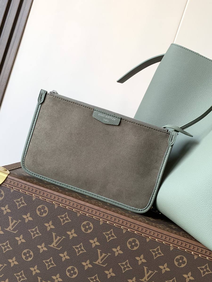 Louis Vuitton Verso Hobo M26747 32 x 24 x 12 949F