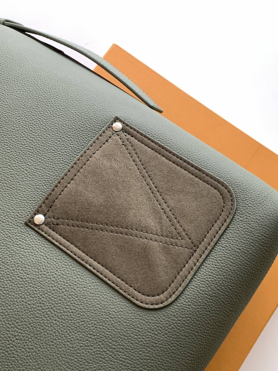 Louis Vuitton Verso Hobo M26747 32 x 24 x 12 949F