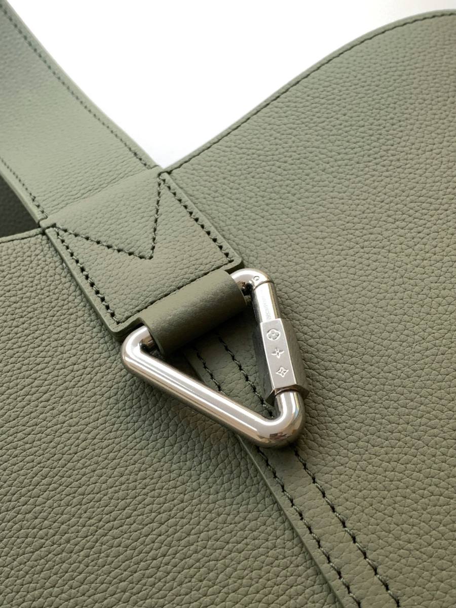 Louis Vuitton Verso Hobo M26747 32 x 24 x 12 949F