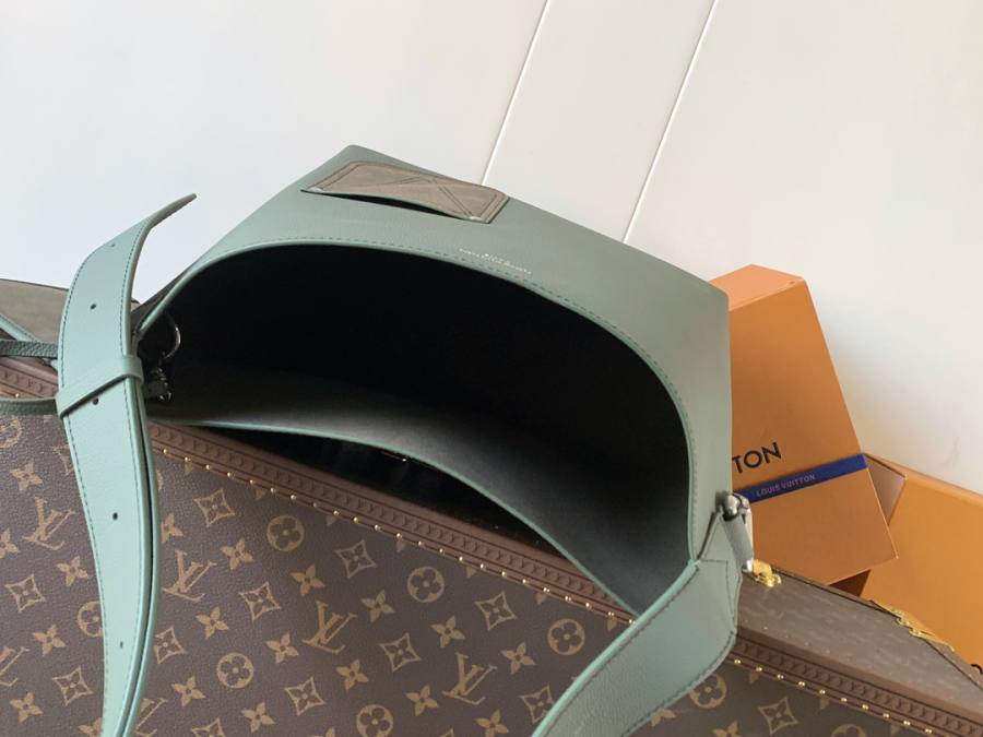 Louis Vuitton Verso Hobo M26747 32 x 24 x 12 949F